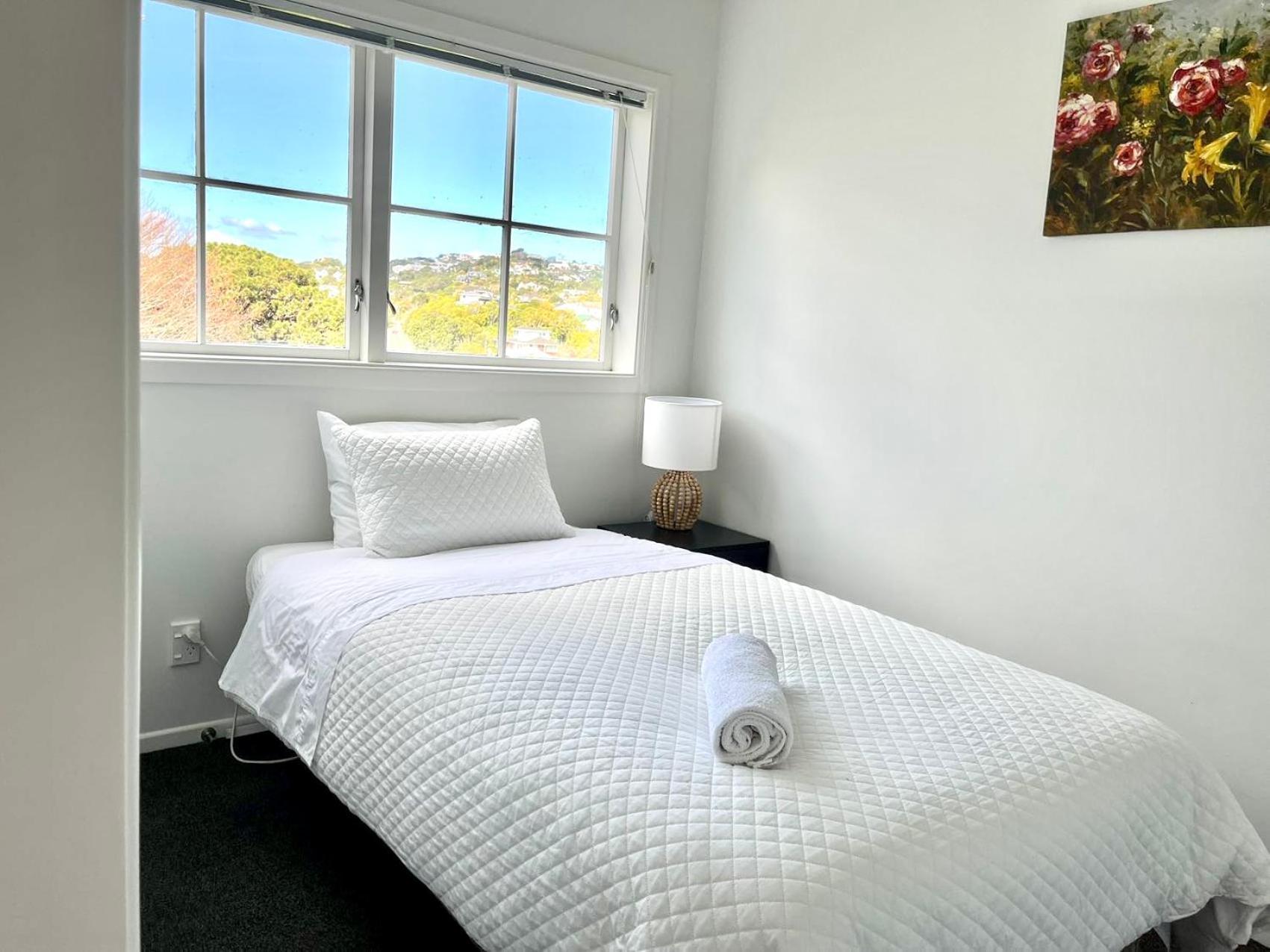 Stylish Modern Flat With Parking Near Station Wellington