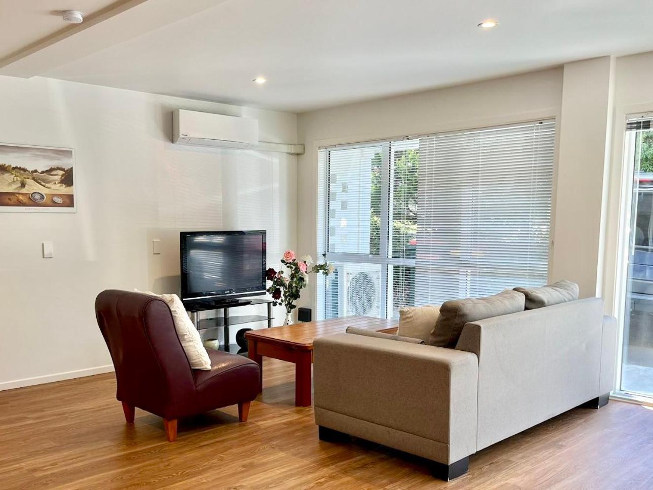 Stylish Modern Flat With Parking Near Station Apartment *