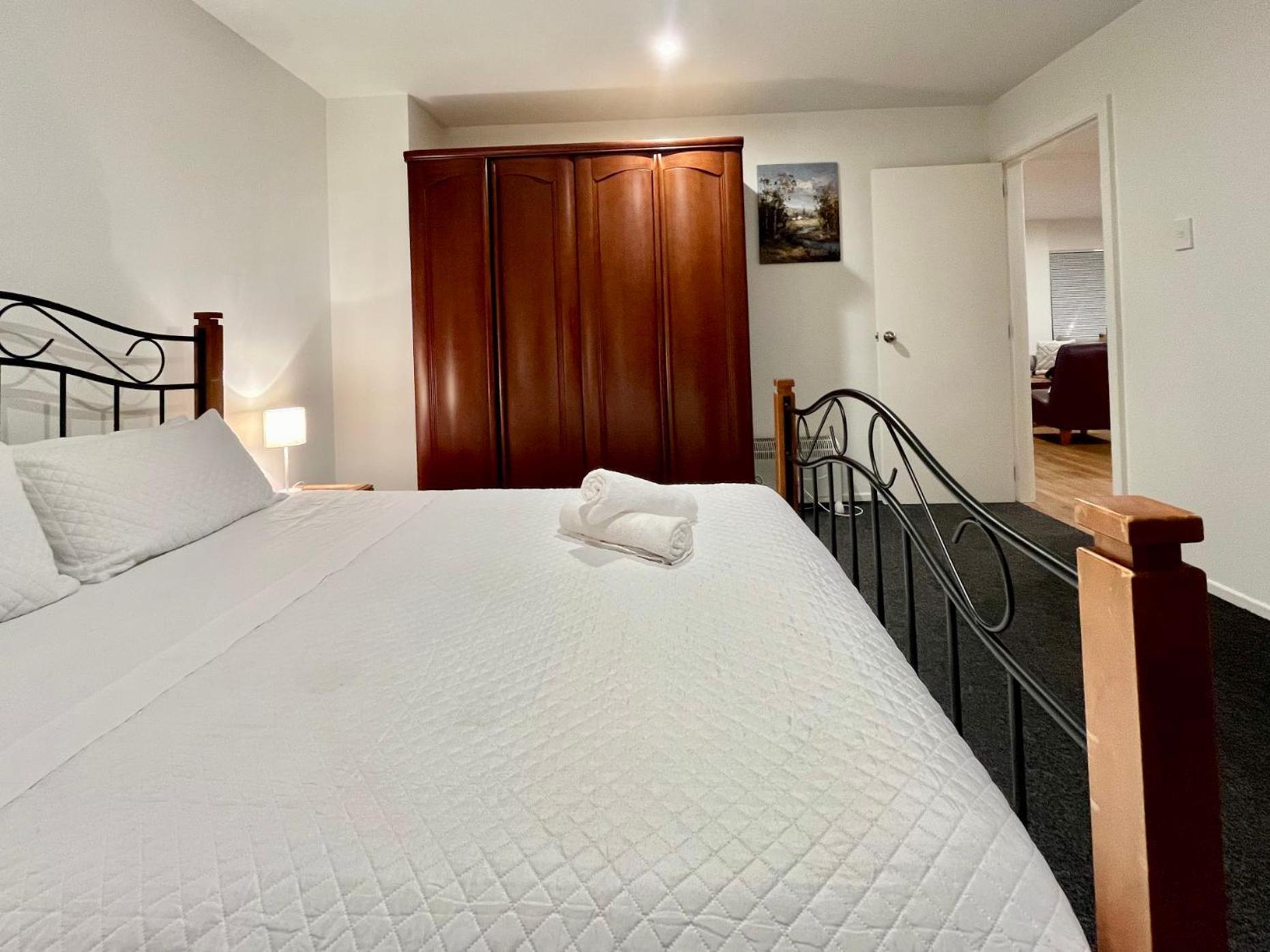 Stylish Modern Flat With Parking Near Station Apartment Wellington