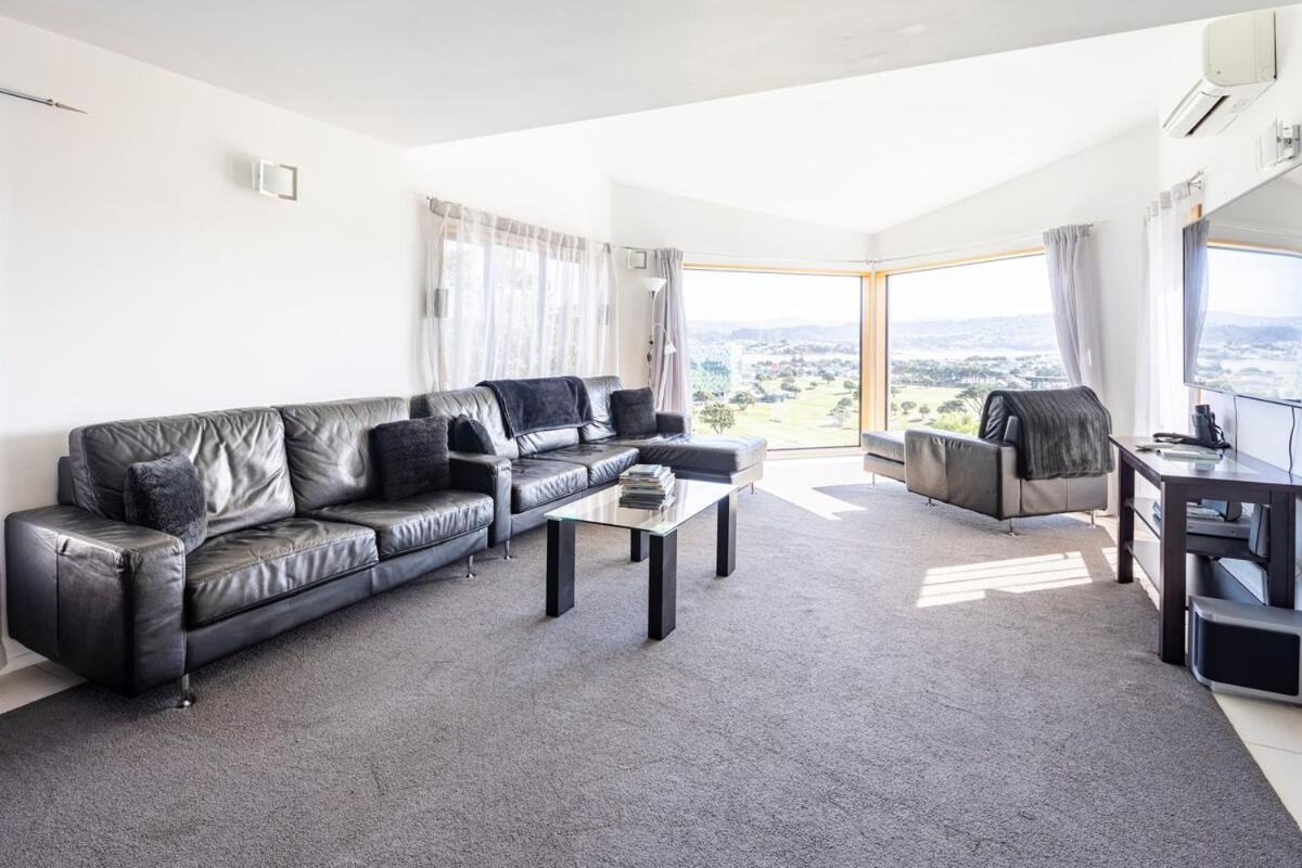 Spacious Modern Executive *