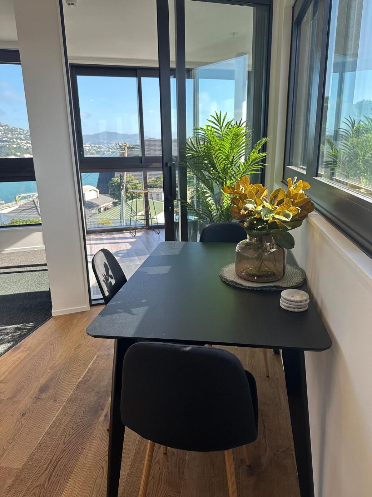 Luxurious Brand New Spacious 1 Bedroom Apartment