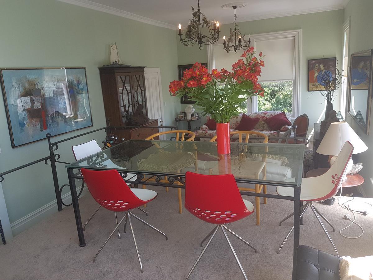 Bed & Breakfast On Hay Street By The Sea *