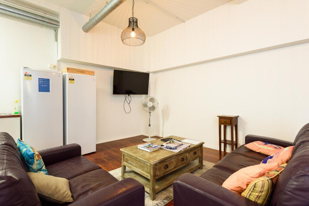 Aura Aparthotel 3*