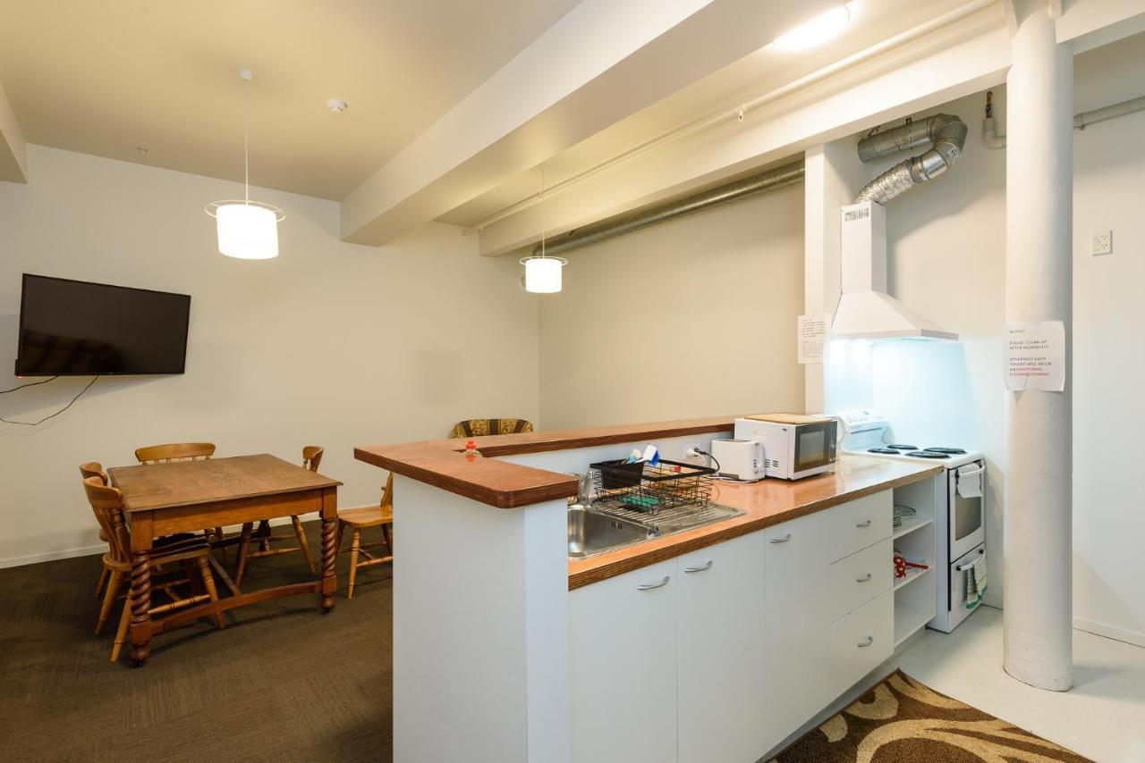 Aura Aparthotel 3*